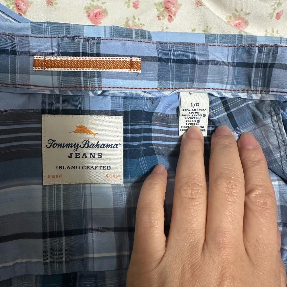 Tommy bahama button down shirt size L - Picture 4 of 6